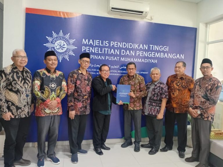 Prof.Dr. Nazaruddin Malik, M.Si., Resmi Menjabat Rektor Universitas Muhammadiyah Manado Menggantikan Agust A. Laya, SKM.,M.Kes.