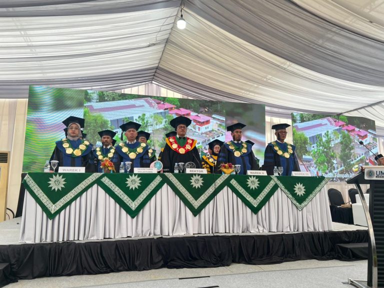 UM-Manado Gelar Wisuda Angkatan 8 di Halaman Kampus