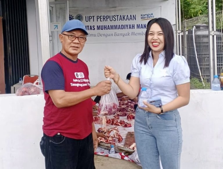 Tebar Kepedulian di Hari Raya Iduladha, UM-Manado Bagikan Daging Kurban kepada Masyarakat