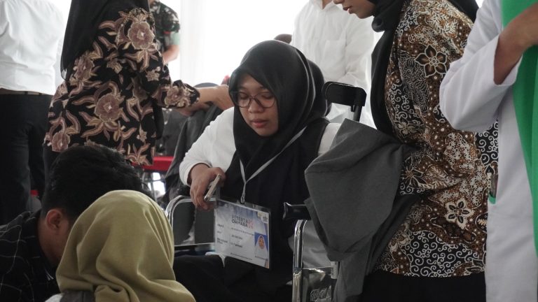 Tetap Semangat Ikuti ORMABA UMMA 2026, Meysya Putri Kembali ke Kampus dengan Kursi Roda